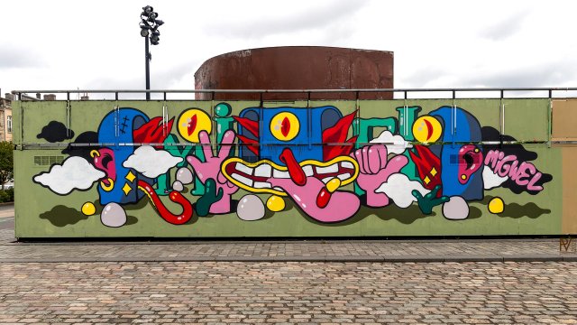 Graf : réalisé par Julien Migwel sur le mur sud du skate park de Bordeaux en avril 2021photo : Philippe - 04/2021